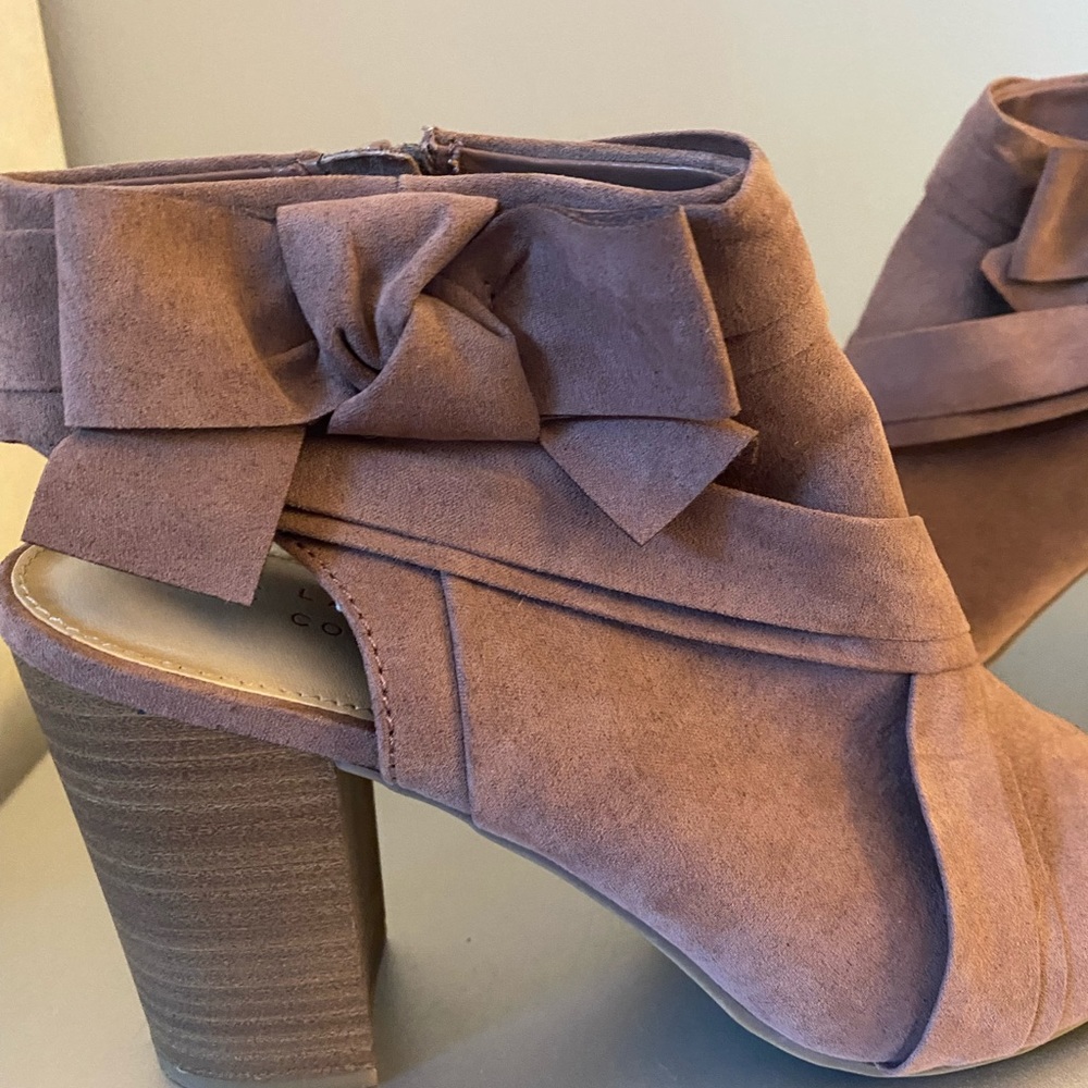 Brand new mauve open toe chunk heal -smoke free home